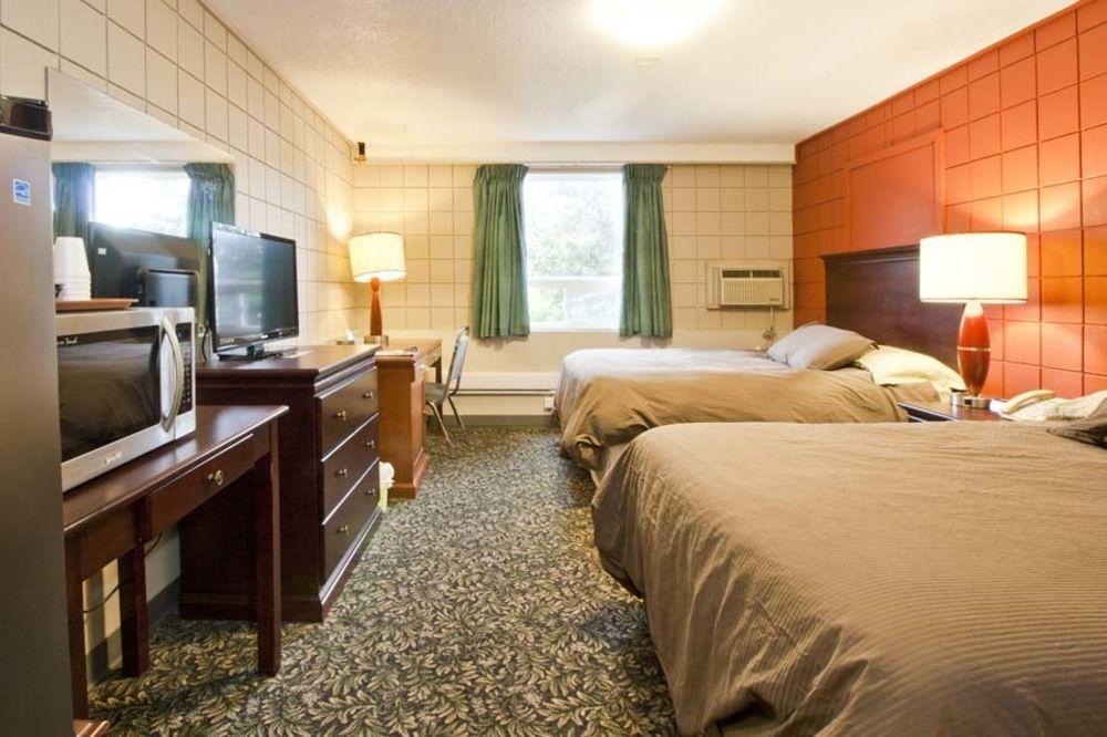 Travelodge By Wyndham Kindersley Exterior photo