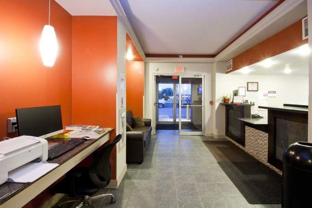 Travelodge By Wyndham Kindersley Exterior photo