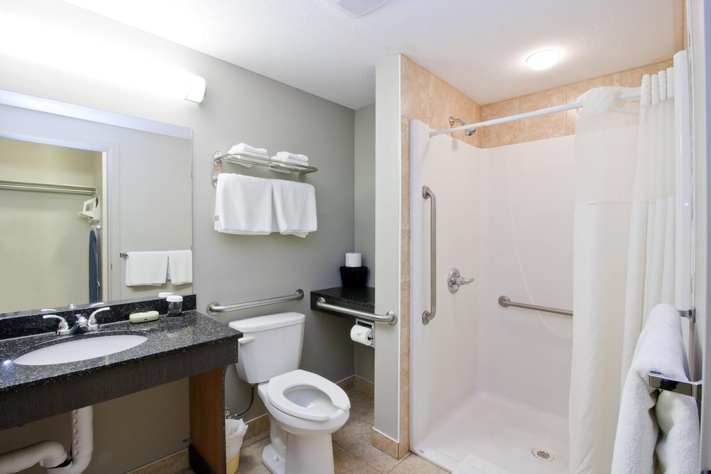 Travelodge By Wyndham Kindersley Room photo