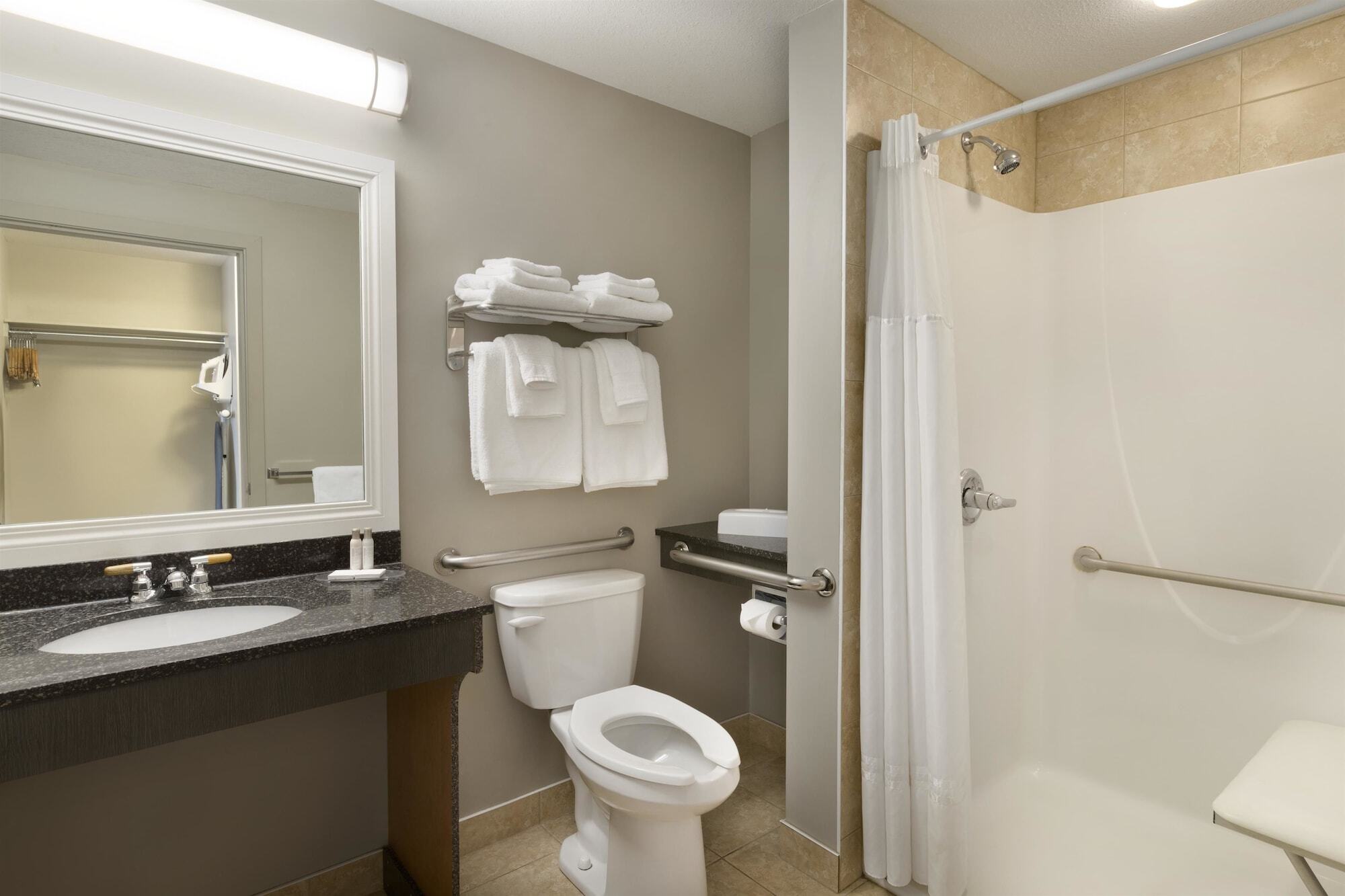 Travelodge By Wyndham Kindersley Exterior photo