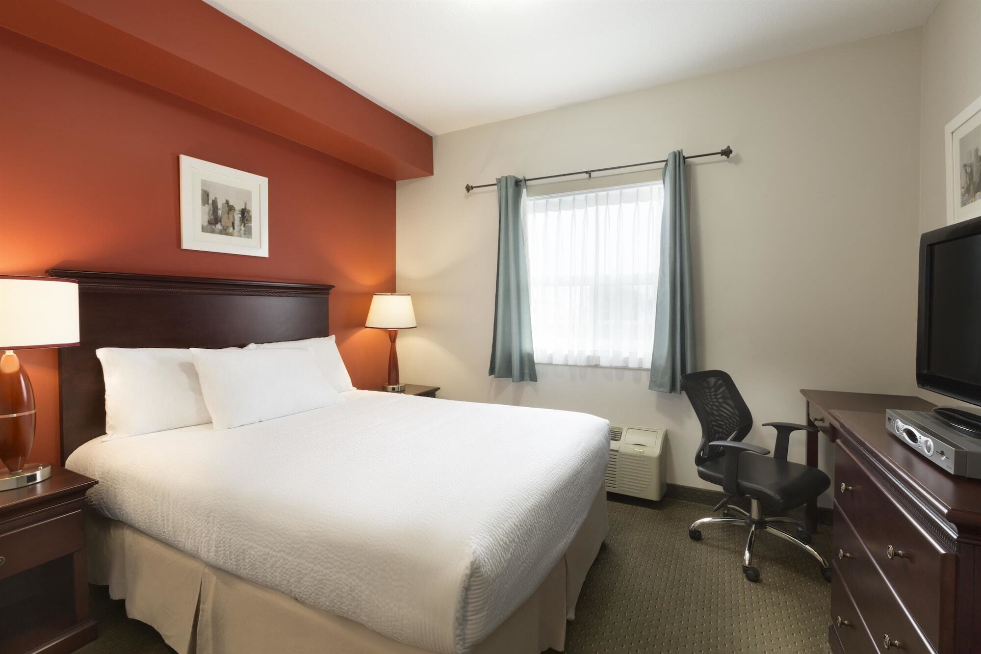 Travelodge By Wyndham Kindersley Exterior photo