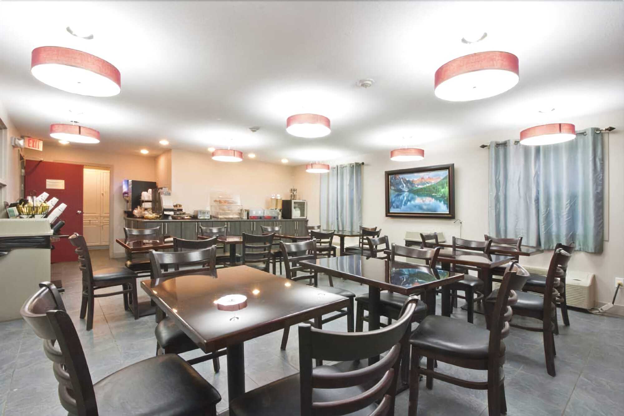 Travelodge By Wyndham Kindersley Exterior photo