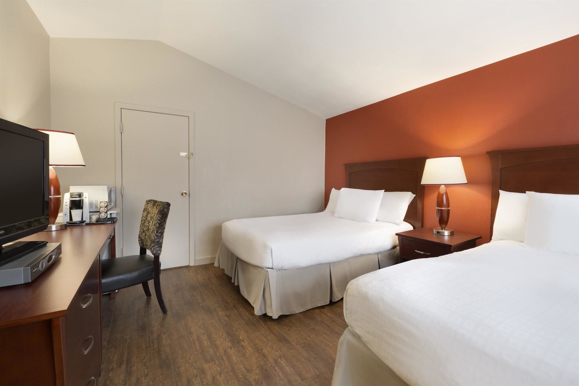 Travelodge By Wyndham Kindersley Exterior photo
